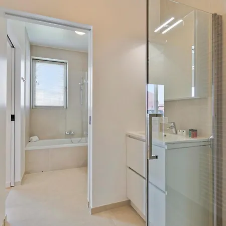 Lejlighed Fantastic New Modern Apartment With Sunny Garden, Terrace And 2 Parkings Knokke-Heist