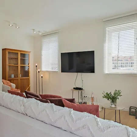 Lejlighed Fantastic New Modern Apartment With Sunny Garden, Terrace And 2 Parkings